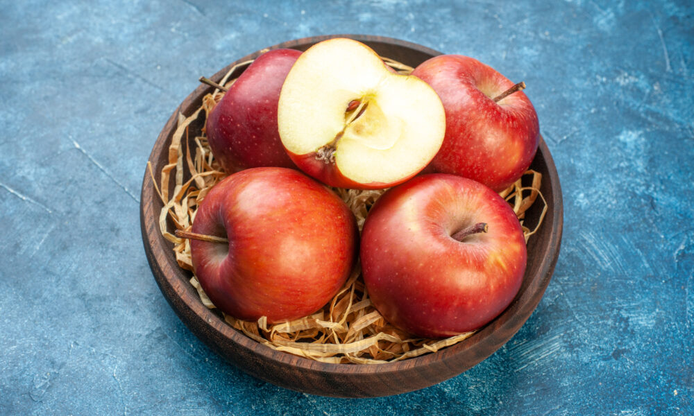 Greek apple season | https://fruitsauction.com/